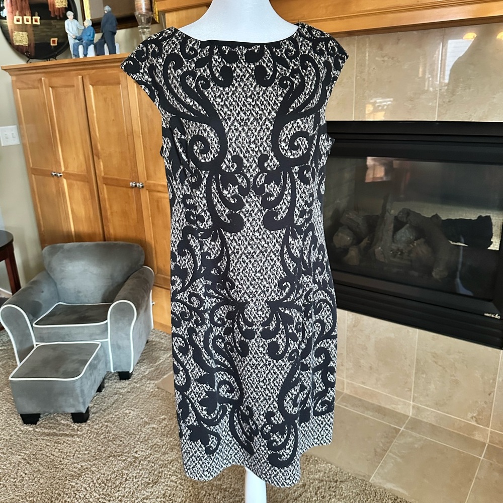 Maggy London Black and White Midi Dress